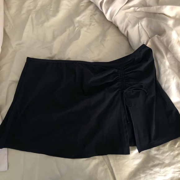 Black swim cover up skirt - Picture 1 of 2